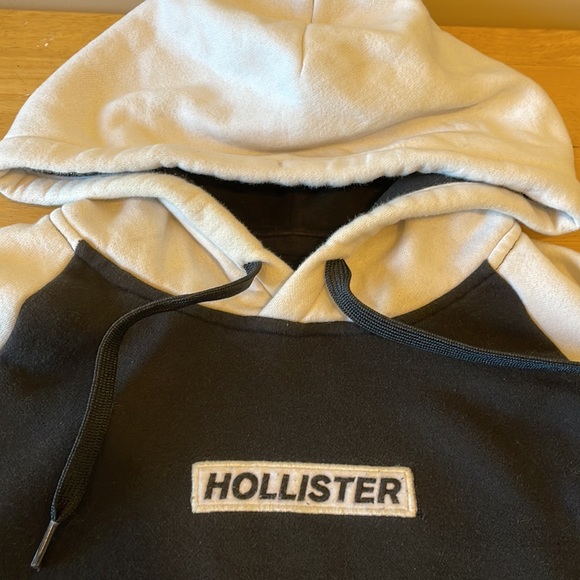 Hollister Hoodie size M Black and white off - Picture 2 of 3